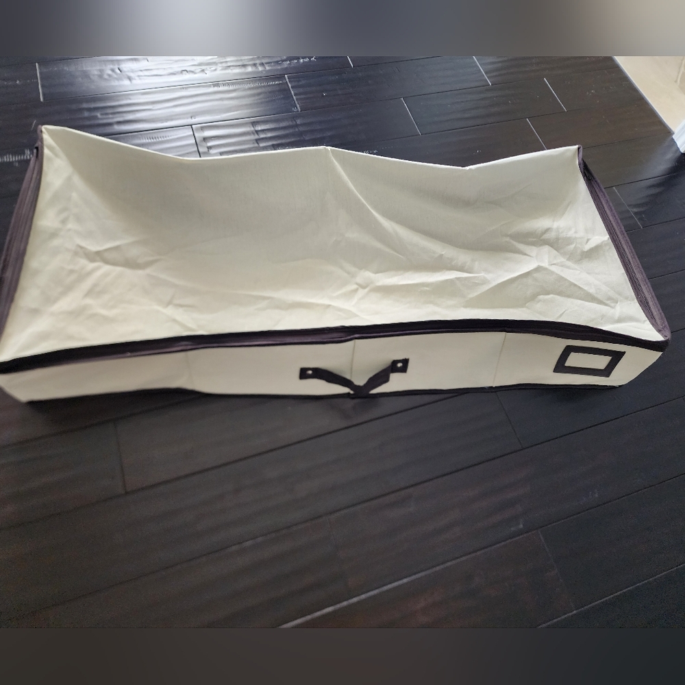 Rubbermaid Cotton Underbed Storage With Zip Lid